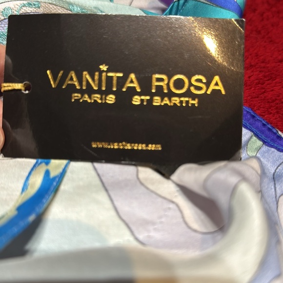 VANITA ROSA PARIS SILK PONCHO
ONE SIZE - Picture 10 of 10